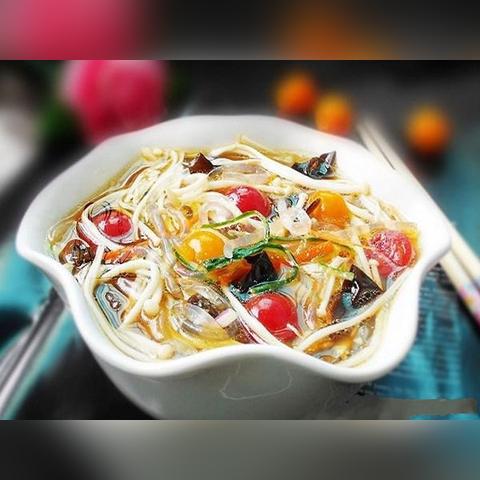 小米免费赠送的矿泉水被转卖二手平台，用户对此行为展现不满态度