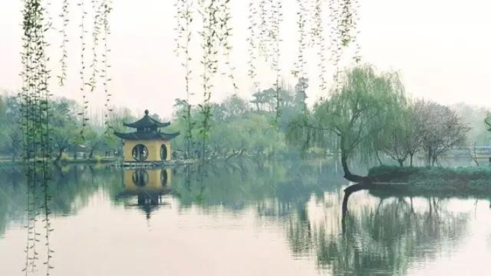 西湖烟雨千古佳句诉说的江南韵味——以苏东坡诗词颂扬西湖为切入点的深度解析