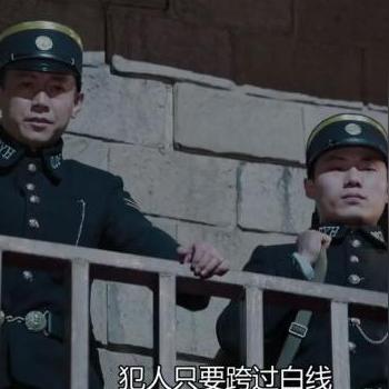在危机四伏的城市中生存:探索屋顶上的狙击手如何利用射击技术与心理战术在战局中取得优势